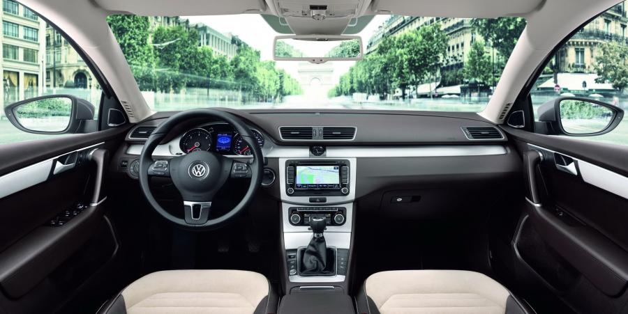  Volkswagen Passat 2010 года  (фото 25 из 37)